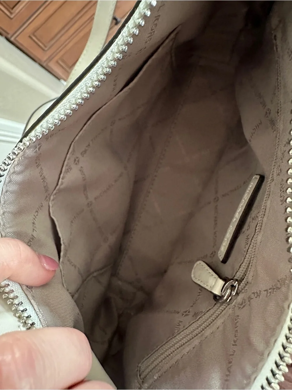 Michael Kors White Pebbled Leather Crossbody Shoulder Bag - Picture 5 of 5